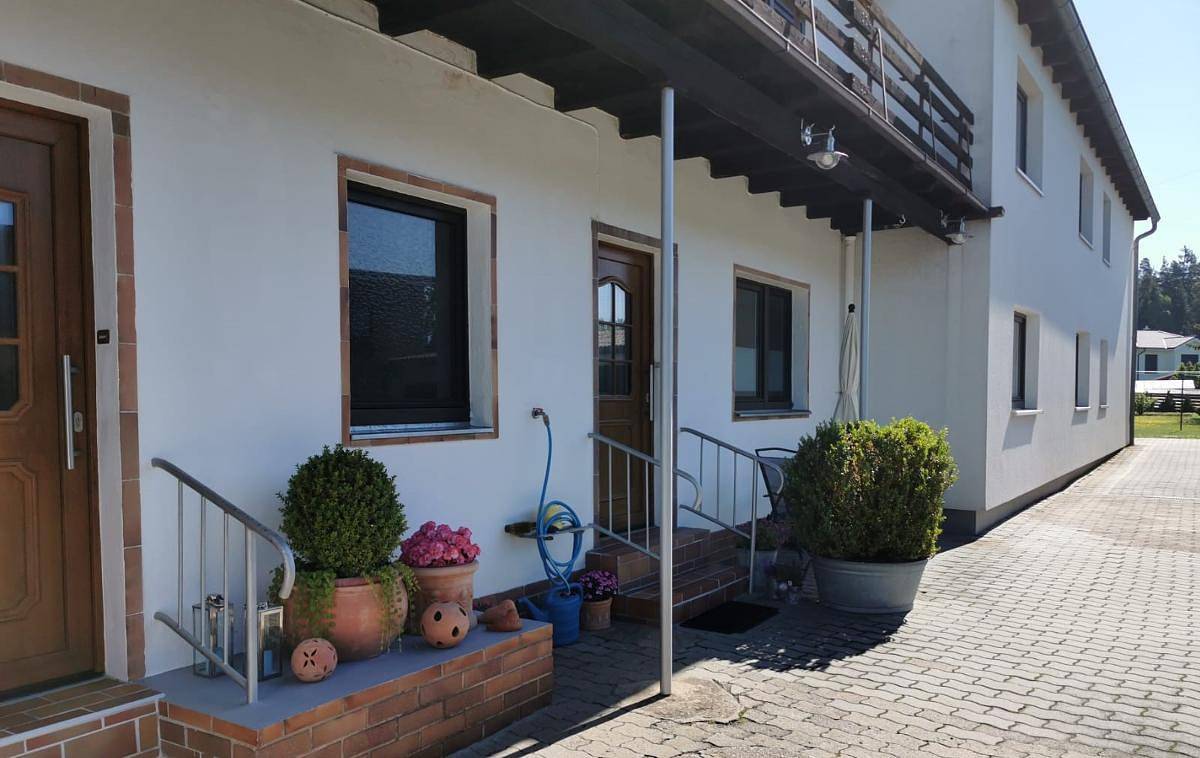 Ganze Wohnung, Ferienwohnung Andalucia - Ruhige und moderne Ferienwohnung (93 qm) mit überdachter Terrasse in Selb, Landkreis Wunsiedel im Fichtelgebirge
