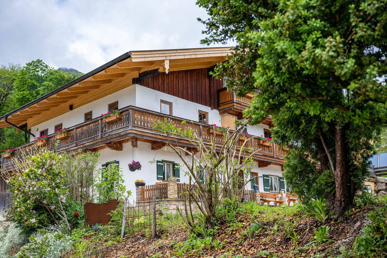 Apartamento inteiro, Apartamento de férias 'Haus Semleiten' com vistas para a montanha, jardim partilhado e acesso Wi-Fi in Hintersee, Ramsau