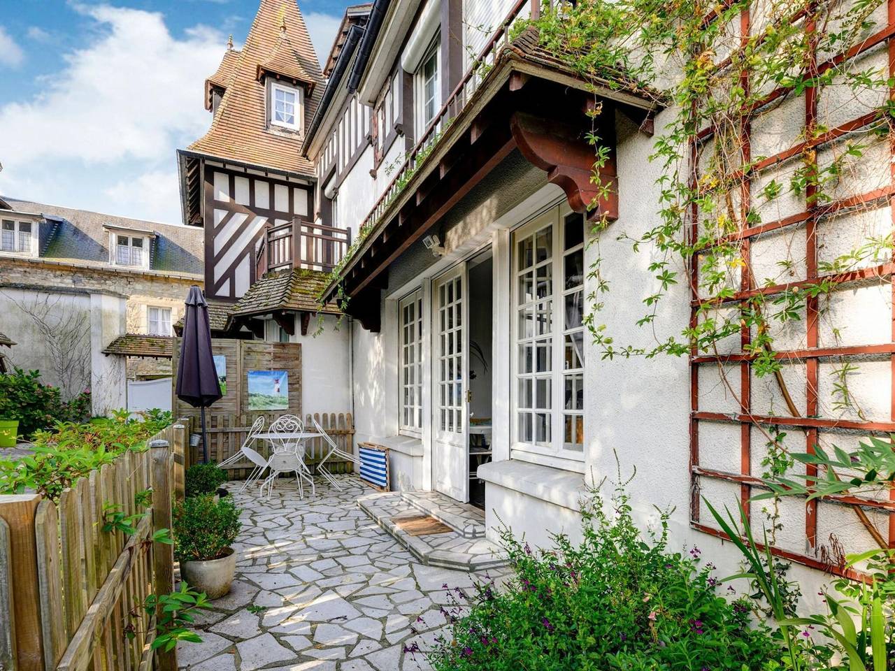 Ganze Wohnung, Beautiful Apartment in Isigny-sur-Mer with Private Terrace in Saint-Benoît-de-l'Aure, Bayeux und Umgebung