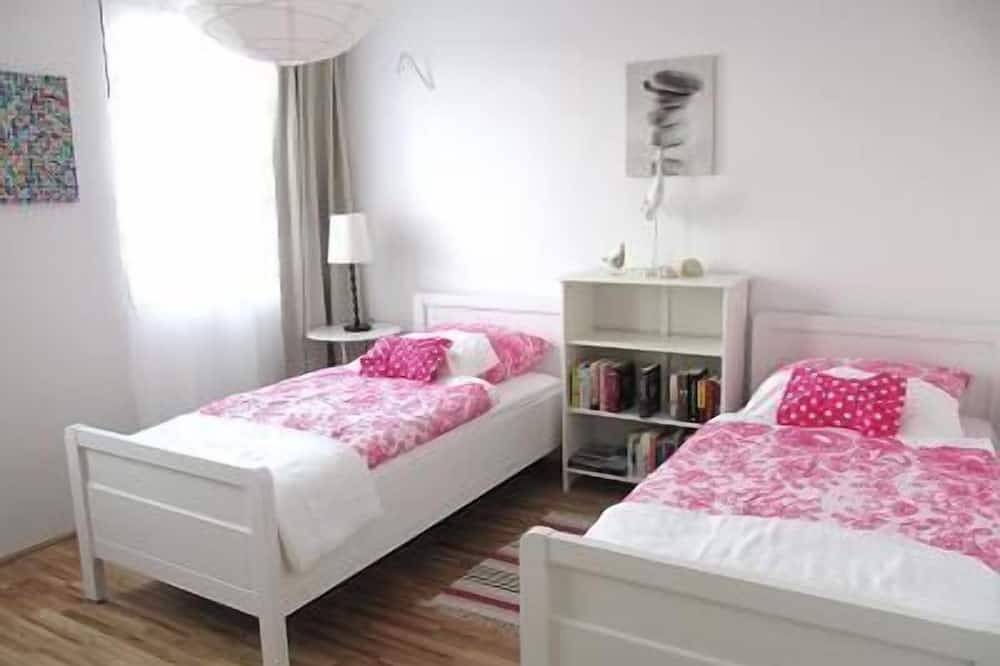 Entire apartment, Apartment right on the Seerhein Holidays right on the water in Konstanz, Landkreis Konstanz