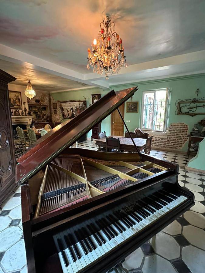 Two-Bedroom Suite in Ravenel, Oise