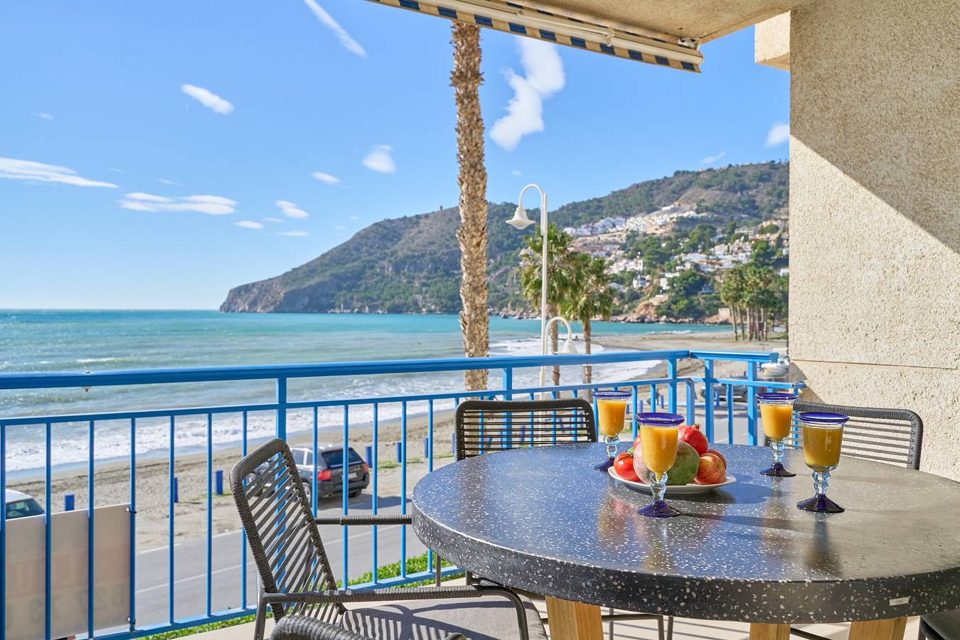 Ganze Wohnung, Ferienwohnung 'Beachfront Los Novos La Herradura' mit Meerblick, Wi-Fi und Klimaanlage in La Herradura, Almuñecar