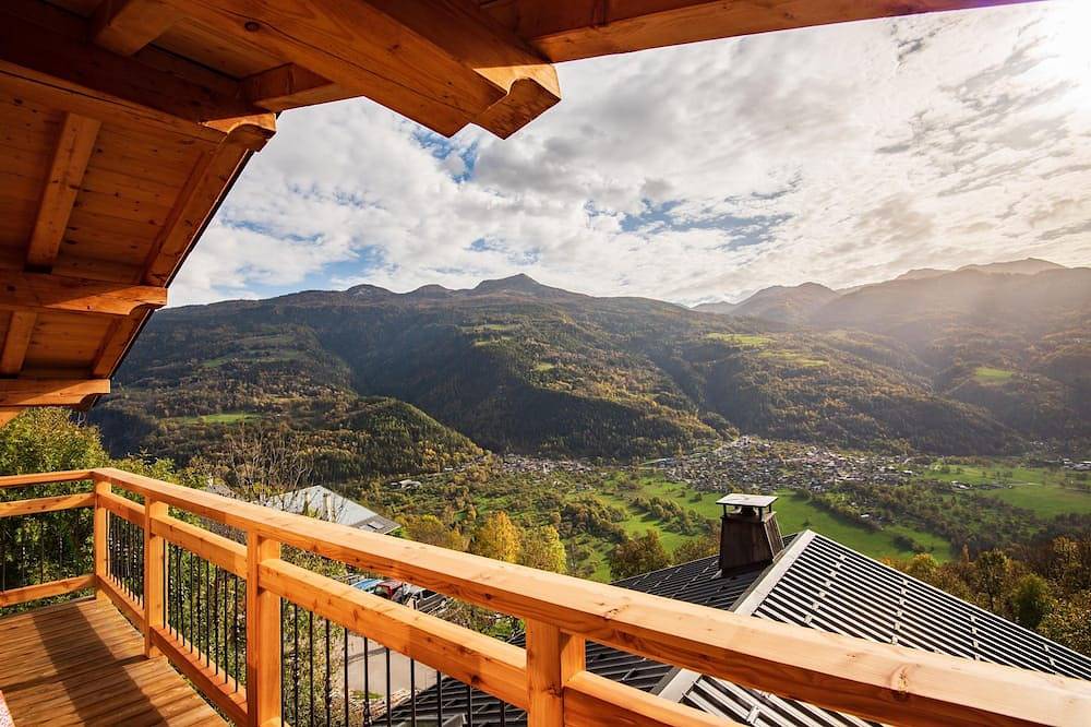 Chalet de Standing facing the mountains in La Côte-d'Aime, La Plagne-Tarentaise