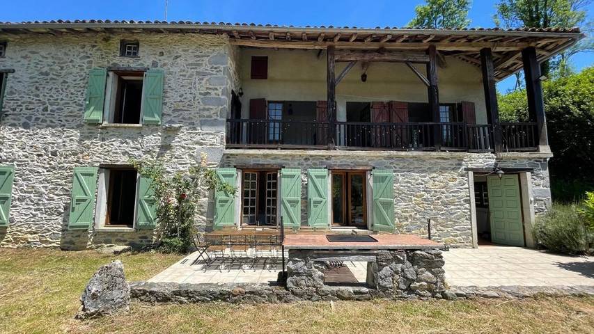 Location de vacances pour 12 personnes, avec Balcon et Terrasse ainsi que Jardin et Piscine dans Montastruc-de-Salies