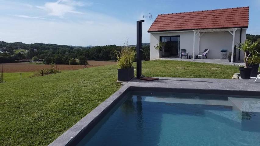 Appartement de vacances pour 4 personnes, avec Terrasse et Jardin ainsi que Piscine et Vue