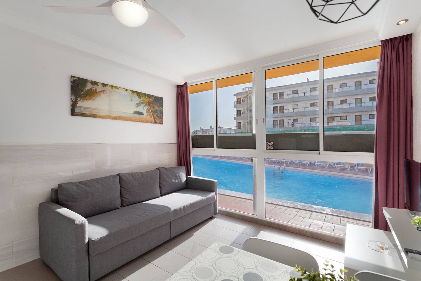 Geheel appartement, Vakantie 'Unit A' met gedeeld zwembad, gedeeld terras en Wi-Fi in Maspalomas, San Bartolomé de Tirajana