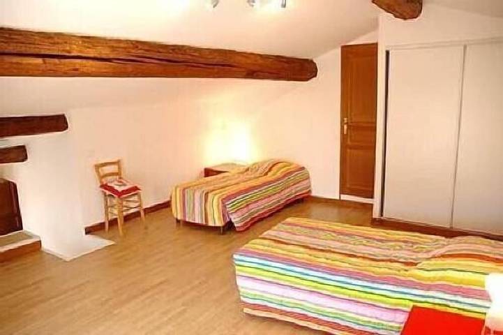 Gîte pour 10 personnes, avec jardin ainsi que balcon et piscine à Évenos - 4