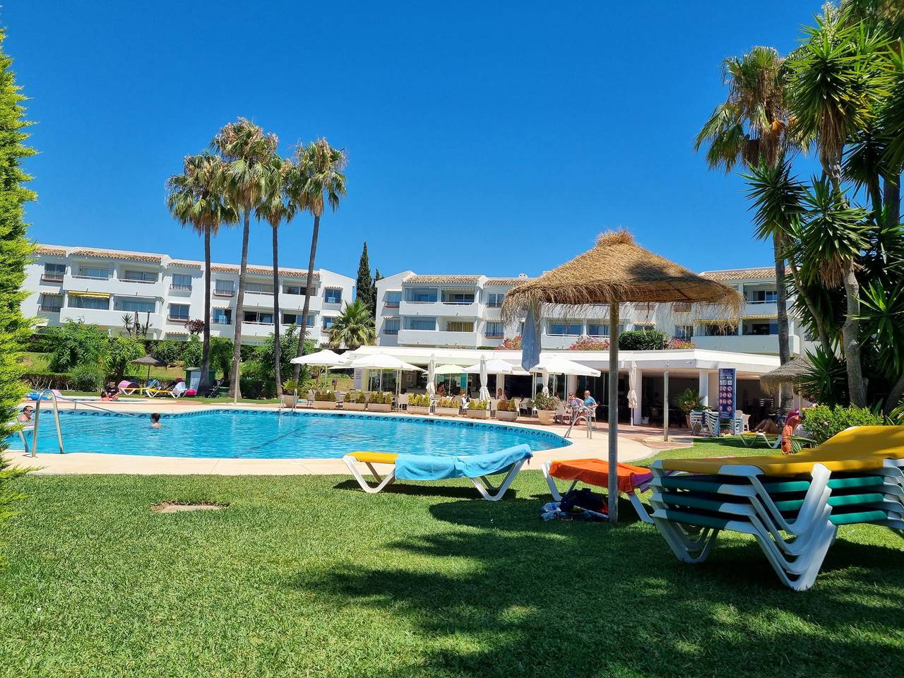 Entire apartment, Holiday Apartment 'In Miraflores' with Sea View, Pool, Tennis Court & Wi-Fi in La Cala de Mijas, Mijas