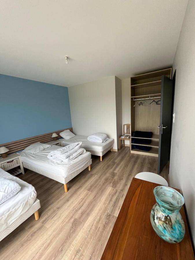 Location de vacances pour 14 personnes, avec jardin et vue, animaux acceptés à Saint-Genest-Lerpt - 2