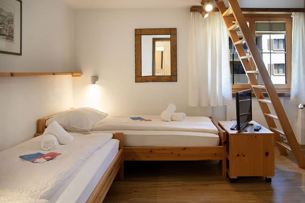 Ganze Wohnung, Herrliche Wohnung für 4 Gäste mit Pool,  W-Lan, Tv, Balkon und Panoramablick in Falera, Flims Laax Falera