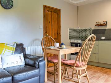 Log Cabin for 2 People in Sourton, Devon, Photo 4