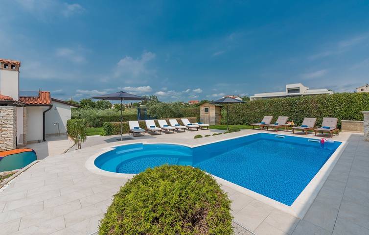 Villa pour 8 personnes, avec piscine ainsi que sauna et jardin à Kanfanar - 4