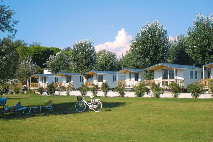 Camping für 4 Personen, mit Kinderpool und Terrasse sowie Garten und Pool in Italienische Riviera - 3