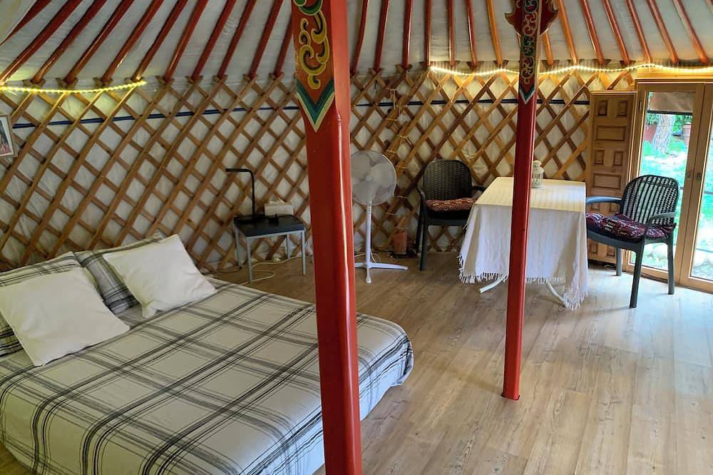 Charming yurt in a natural park in Fuencarral-El Pardo, Madrid