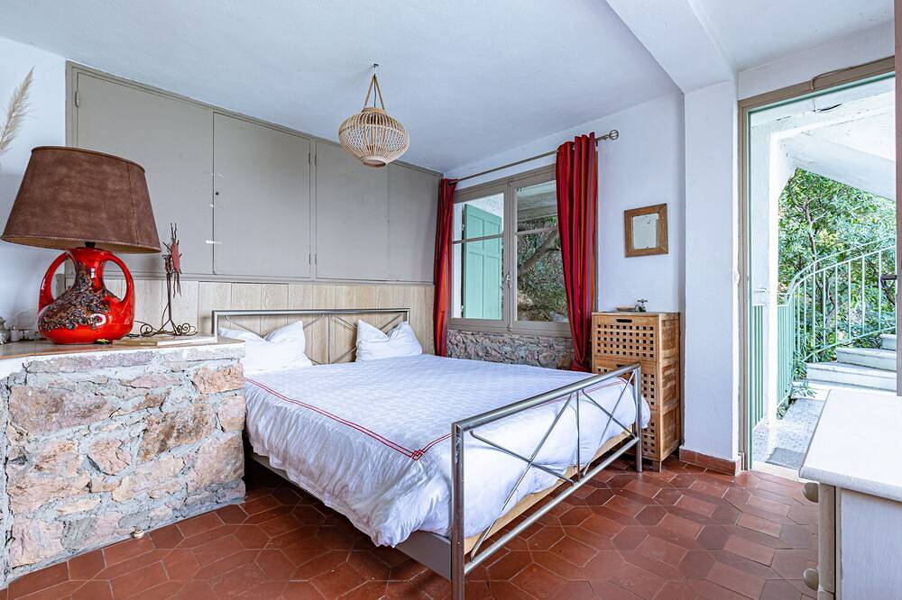 Villa Pieds Dans L'Eau, 2 à 10 personnes,calme, 200 m village, Vue panoramique in Théoule-sur-Mer, Massif de l'Esterel