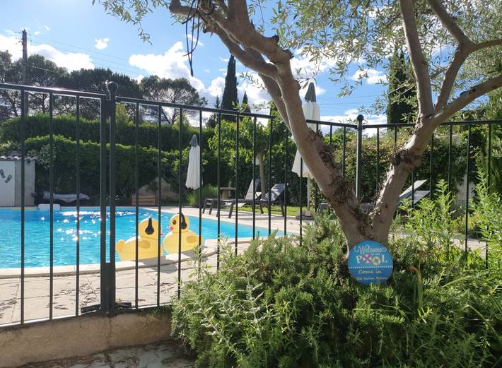 Gîte pour 4 personnes, avec piscine ainsi que jardin et terrasse