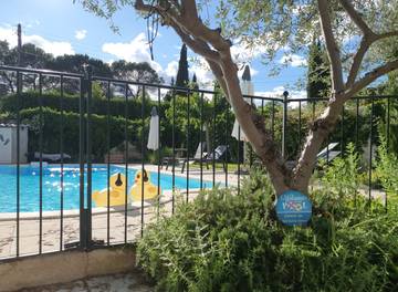 Gîte pour 4 personnes, avec jardin ainsi que terrasse et piscine à Vaison-la-Romaine