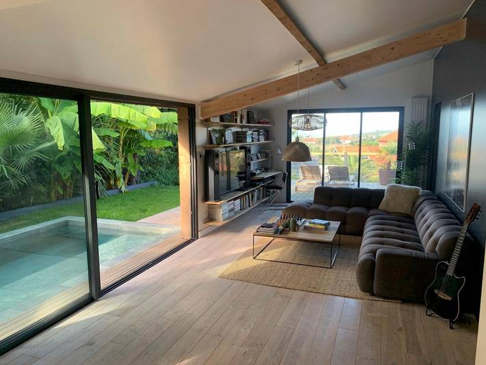 Location de vacances pour 6 personnes, avec vue ainsi que piscine et jardin dans Plage Chambre d'Amour - 2