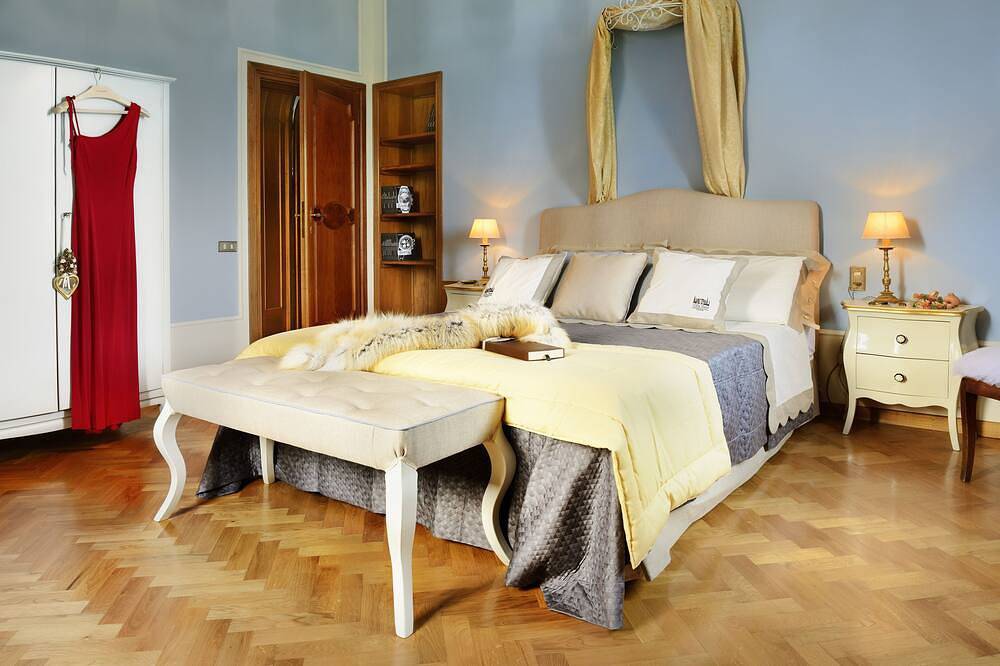 Villa surrounded by greenery with swimming pool, a few kilometers from the center in Pistoia, Pistoia Province