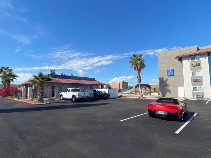 Apartamento entero, Ms6 Bullhead | 1 cama king | Acceso  movilidad in Lake Mohave, Bullhead City
