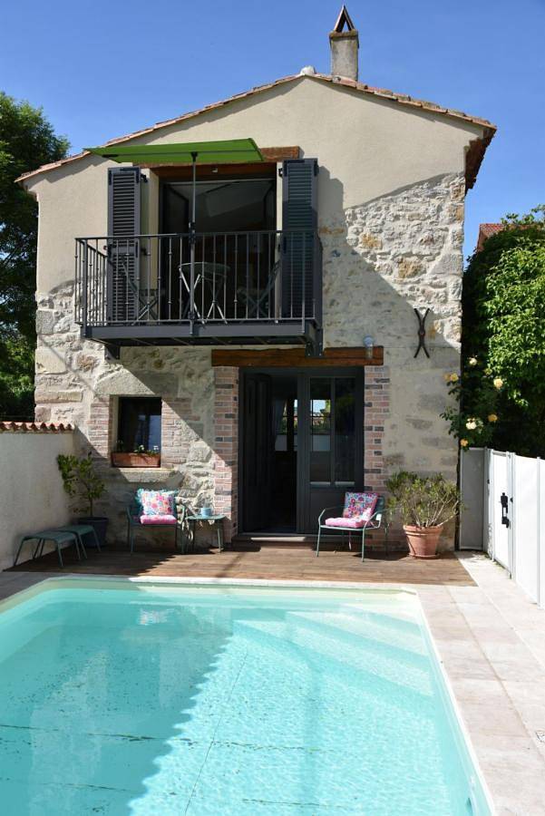 Maison d’hôte pour 2 personnes, avec Balcon et Terrasse ainsi que Jardin et Piscine