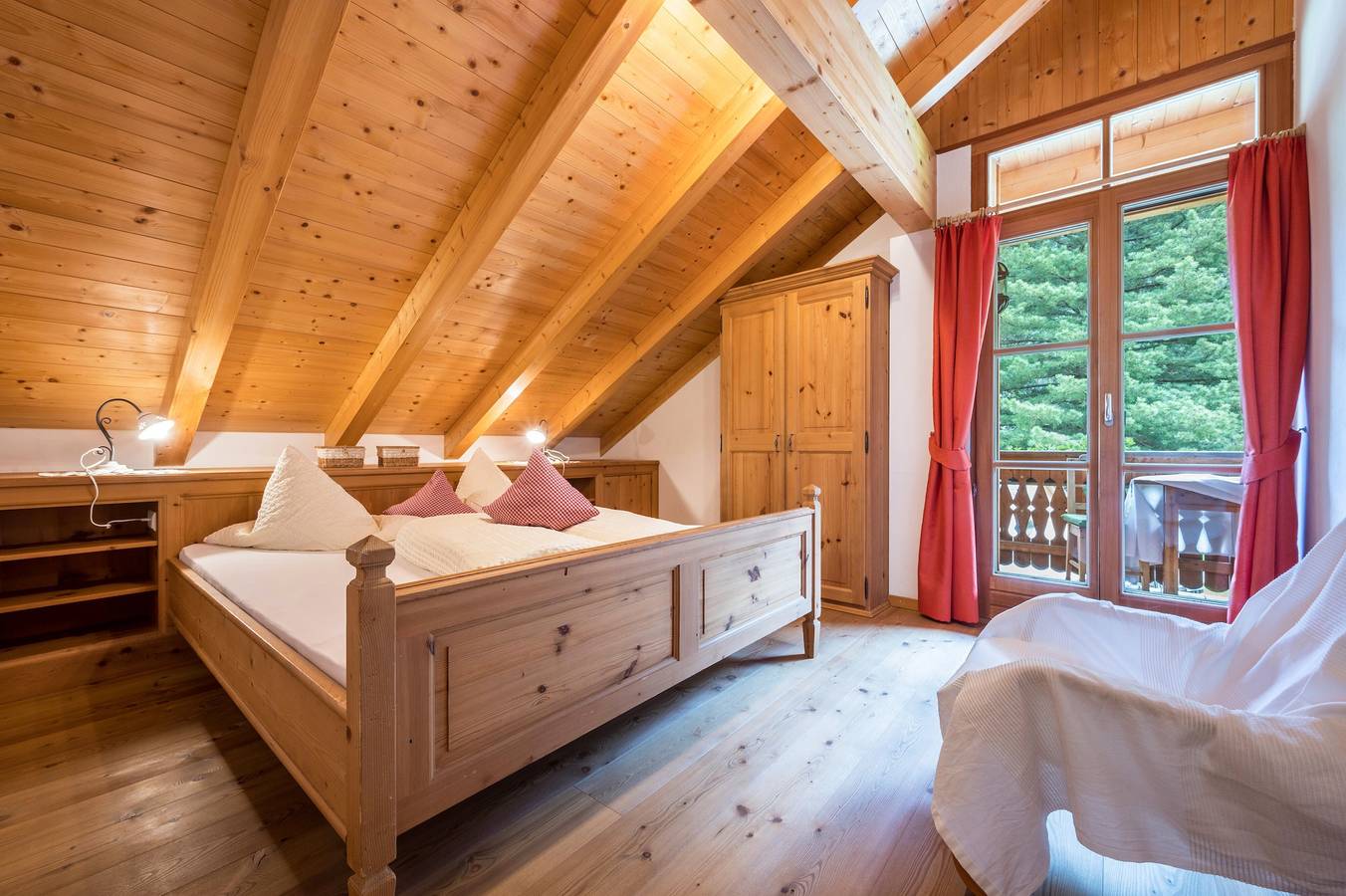 Ganze Wohnung, Ferienwohnung 'Mitterbruggehof Silberdistel' mit Bergblick, Gemeinschaftsgarten und Wlan in Antholz, Rasen-Antholz