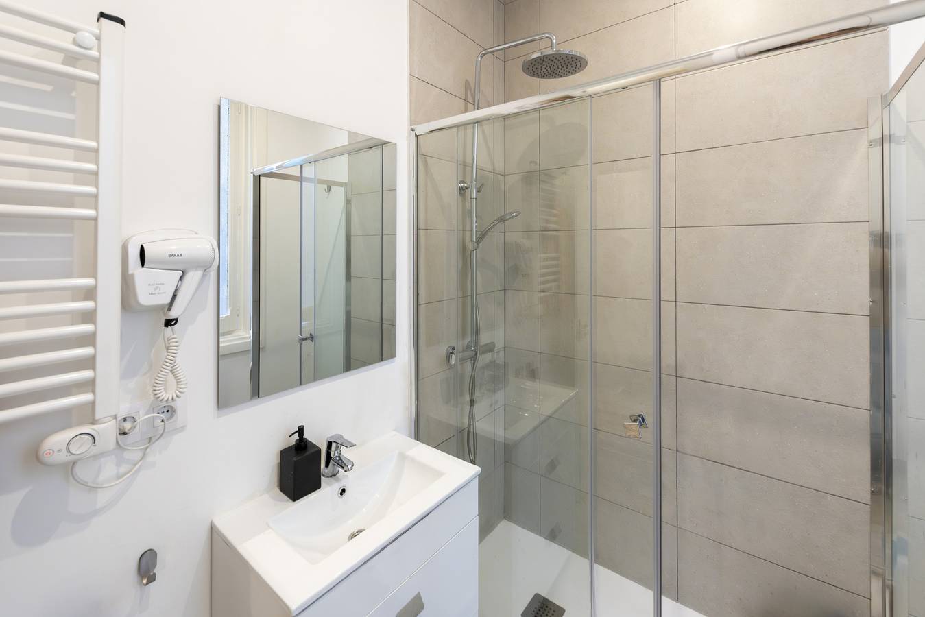 Apartamento vacacional entero, M (Sbe105)Zurich: habitación con comodidad y zonas in Centro (Madrid), Madrid