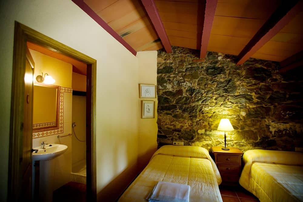 Cottage with pool near Barcelona in Santa Maria de Besora, Catalan Pyrenees