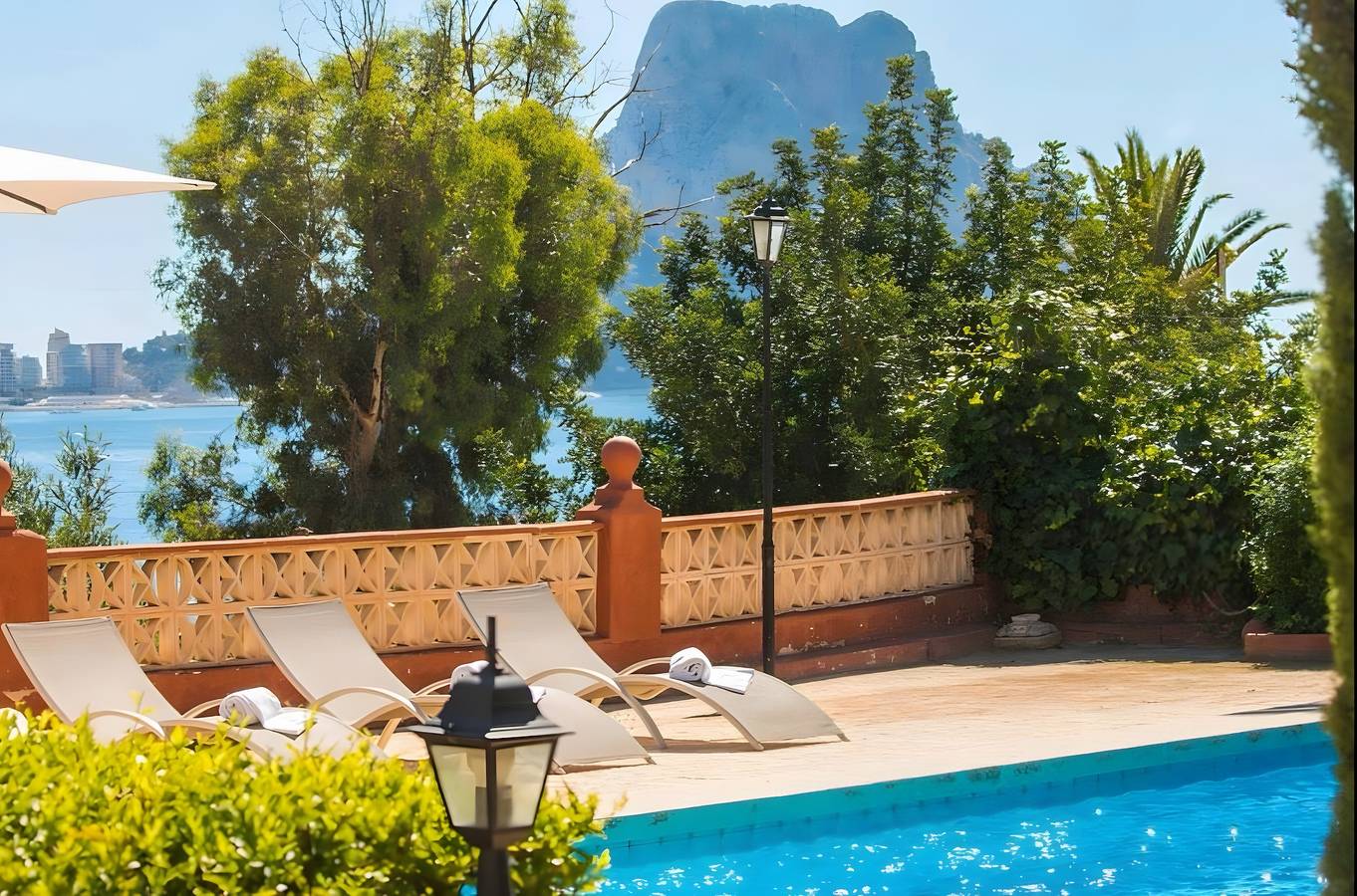 Casa Vacacional 'Blanco' con Vistas al Mar, Wi-Fi y Aire Acondicionado in Cala les Urques (Maryvilla), Maryvilla