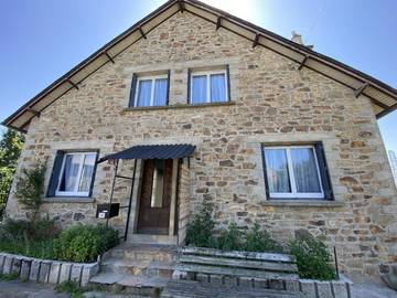 Location de vacances pour 10 personnes, avec jardin et vue sur le lac dans Lac de Villefranche de Panat