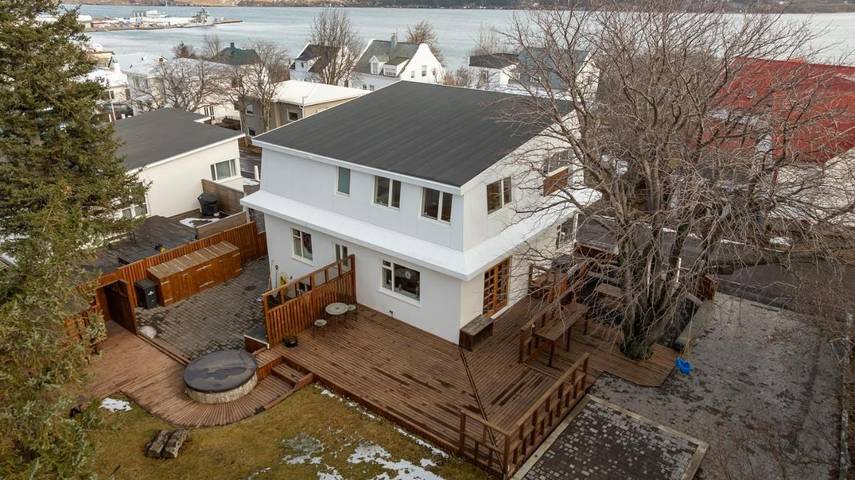 Villa for 8 people, with sauna and garden as well as hot tub in Iceland