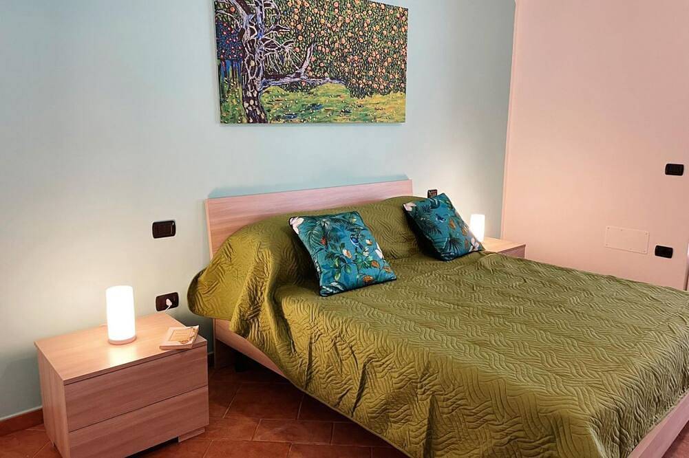 Apartamento entero, Sweet Sun King apt– A Peaceful Oasis Just 10 Minutes from Corso Italia ☀️🌿 in Meta, Provincia de Nápoles