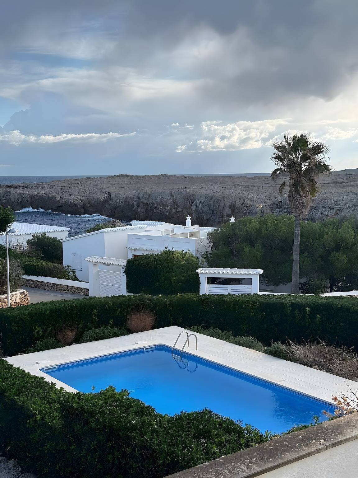 Chalet « Duplex Laura » avec vue mer, terrasse et jardin privatifs in Arenal d'en Castell, Es Mercadal