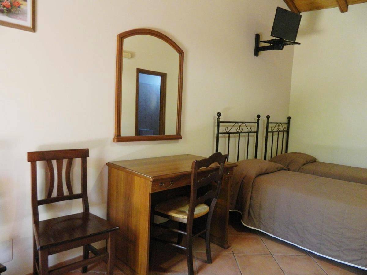Large Double Room in Torre Archirafi, Riposto