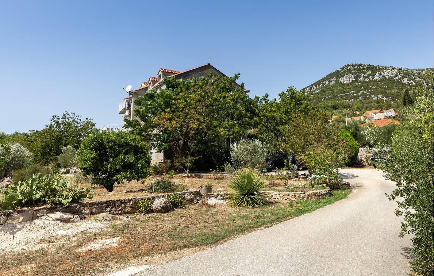 Ganze Ferienwohnung, Charmante 2-Zimmer-Wohnung mit Terrasse, in Küstennähe und mit WLAN in Dubrovnik-Neretva