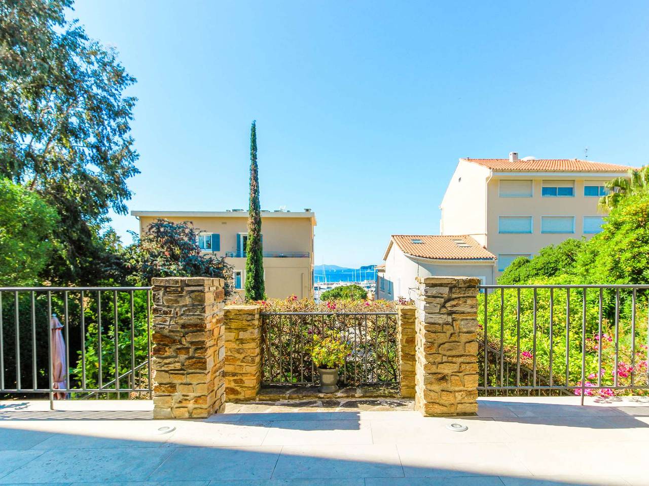 Impresionante Villa 8 pers - Jacuzzi - Amplios Espacios in Le Lavandou, Region de Toulon
