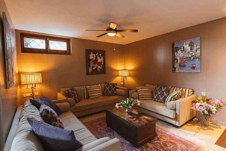 Appartement entier, Boutique Farmhouse I Views & Vineyard I Infinity Pool in La Seu d'Urgell, Pyrénées catalanes