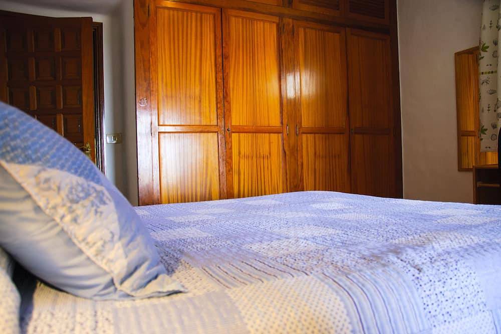 Estudio para 2 personas, wifi gratis, piscina climatizada comunitaria, Tv sat in Tahiche, Teguise
