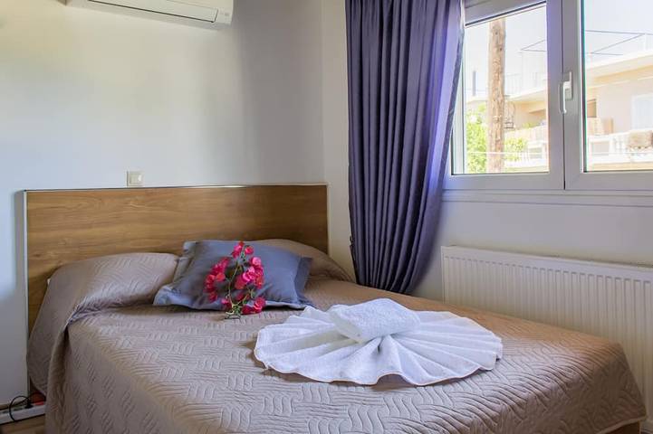 2 Bedroom Villa in Galatas with a lovely garden in Chania region