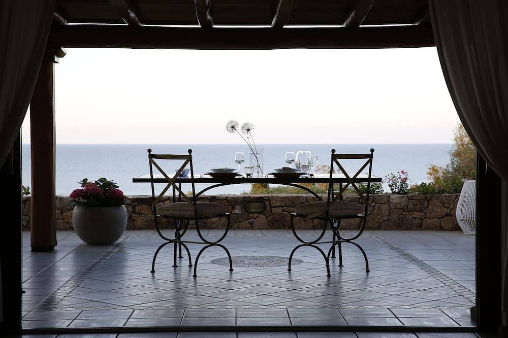 Detached house with beautiful sea view terrace in Porto Ainu, Baia Sant'Anna