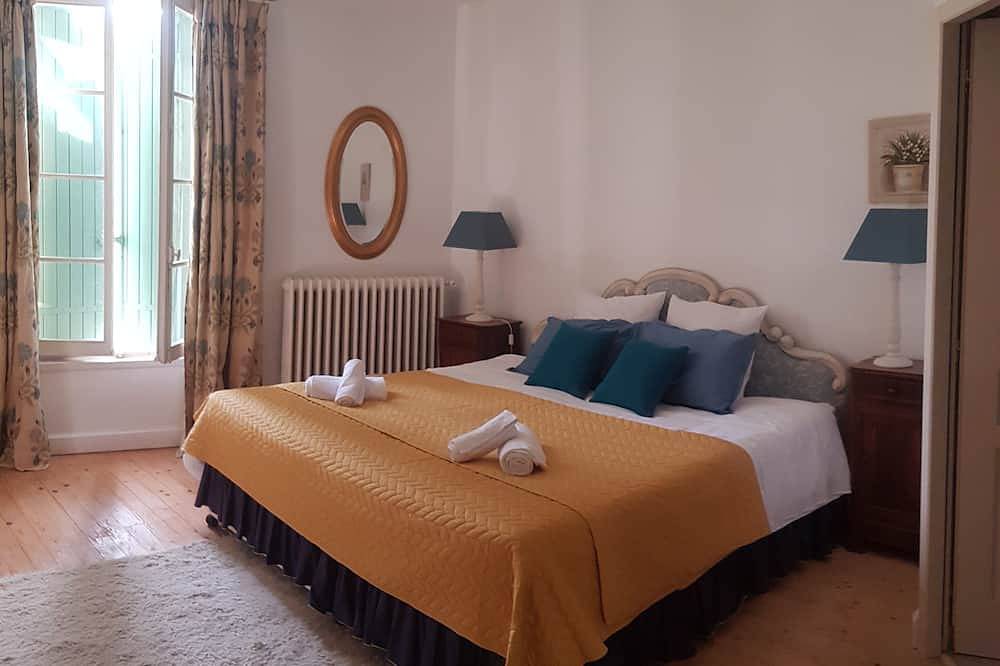 Très belle maison de charme avec grande piscine chauffée proche de Saint-Emilion in Lussac, Région de Libourne