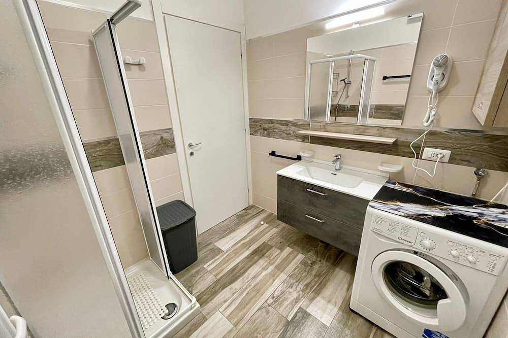 Appartement entier, Séjour dynamique avec piscine extérieure partagée in Porto Santa Margherita, Caorle