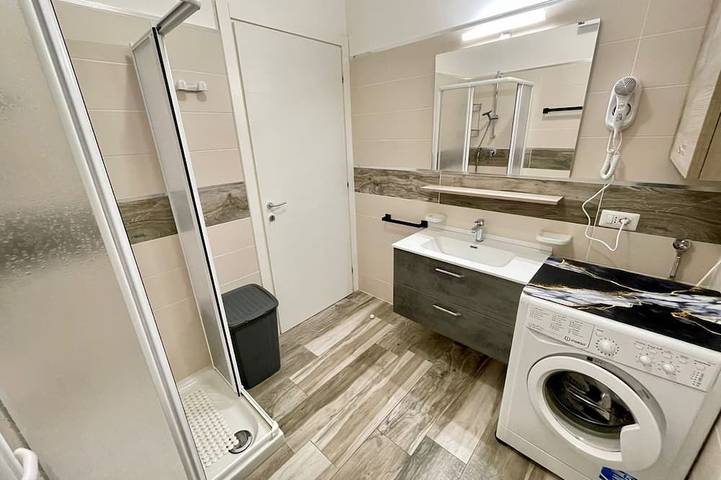 Appartement entier, Séjour dynamique avec piscine extérieure partagée in Porto Santa Margherita, Caorle