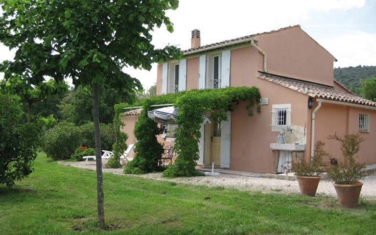 Gîte pour 2 personnes, avec jardin ainsi que piscine et terrasse dans le Var - 2