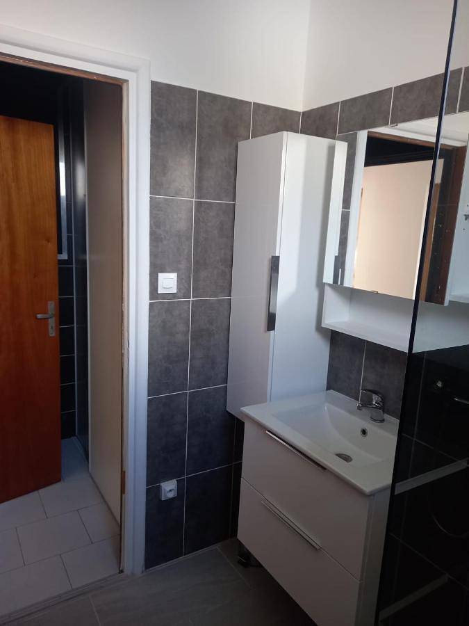 Double Room with Private Bathroom in Lavelanet, Ariège