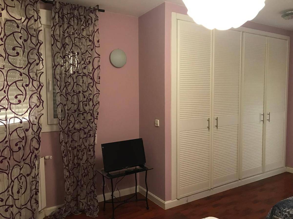 Family Room with Private Bathroom in Madrid, Madrid Province