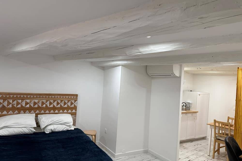 Appartement entier, Provençal Studio with Private Entrance in La Verdière, Région de Brignoles
