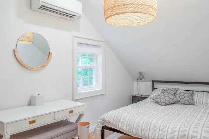 Vacation rental for 8 people, with yard and hot tub in Dutchess County