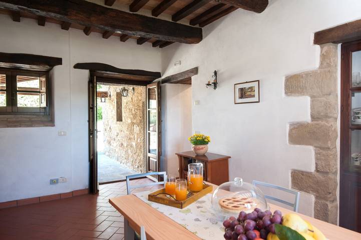 Agriturismo "Pilari Appartamento Stalla" con piscina condivisa, terrazza privata e Wi-Fi in Cortona, Provincia di Arezzo