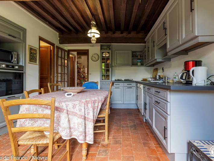Landhaus mit Terrasse und Spielen im Morvan in Saint-Martin-du-Puy, Naturpark Morvan